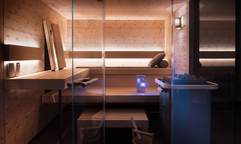 Sauna_Chalet_Majus_Sunset_Kuebel_Mollis_Infraplus_Clara_SaltProX_SaunaPUR_Waerme_eciRGBv2.png