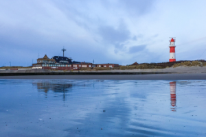 Leuchtturm_am_Wasser.png