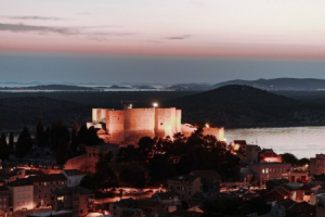 paragraphImageLeftRight_sibenik-posjeti-me-5-tvrdava-sv-mihovila_lg.png